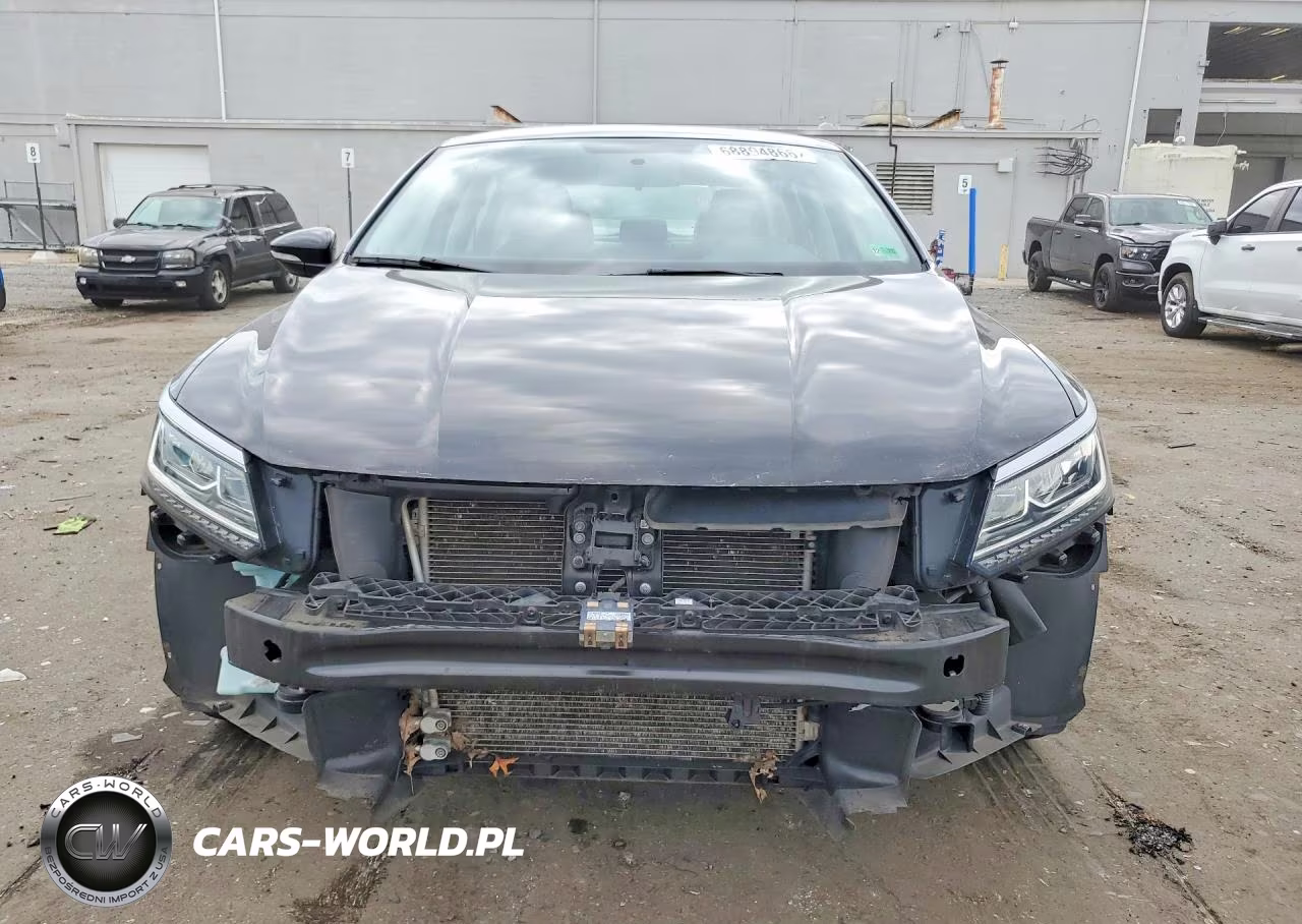 2018 Volkswagen Passat S VIN:1VWAA7A34JC010403 - 5