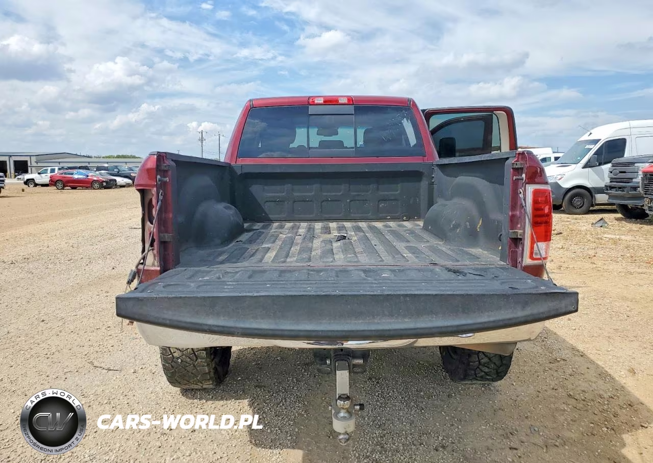 2018 Ram 2500 Laramie VIN:3C6UR5FL0JG394447 - 10