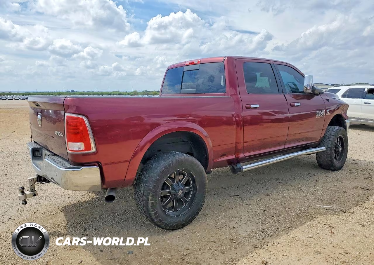 2018 Ram 2500 Laramie VIN:3C6UR5FL0JG394447 - 3