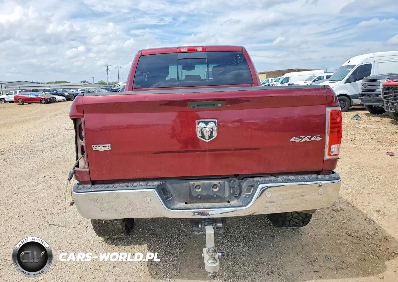 2018 Ram 2500 Laramie VIN:3C6UR5FL0JG394447 - 6