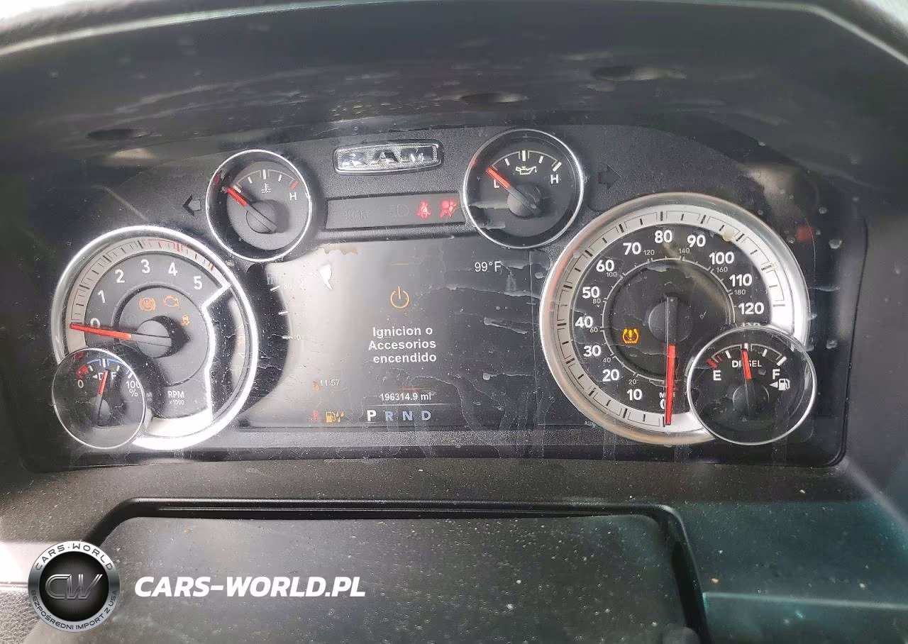 2018 Ram 2500 Laramie VIN:3C6UR5FL0JG394447 - 9