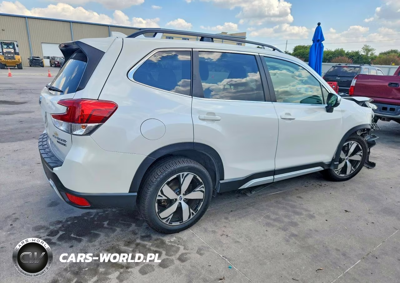 2020 Subaru Forester Touring VIN:JF2SKAXC6LH403268 - 3