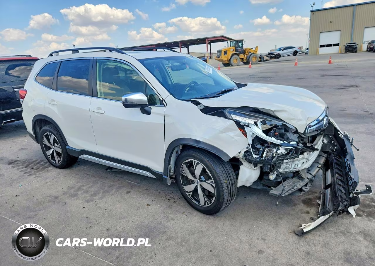2020 Subaru Forester Touring VIN:JF2SKAXC6LH403268 - 4
