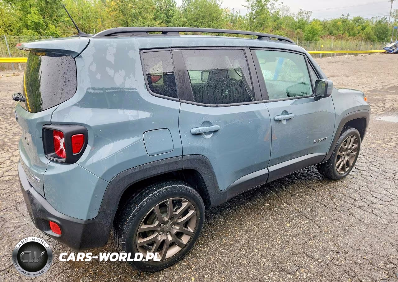 2017 Jeep Renegade Latitude VIN:ZACCJBBB4HPF30532 - 3