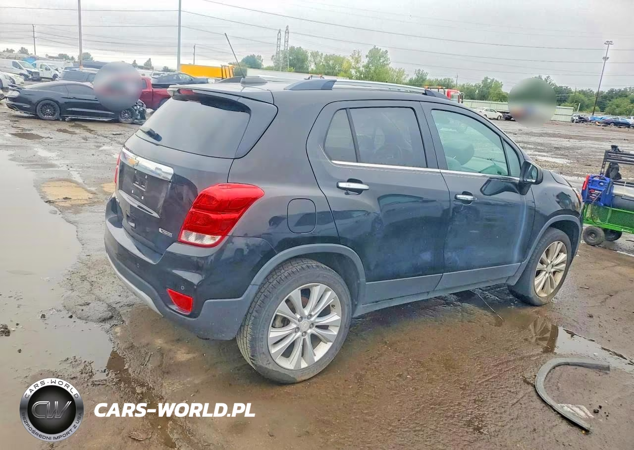 2018 Chevrolet Trax Premier VIN:3GNCJRSB5JL209002 - 3