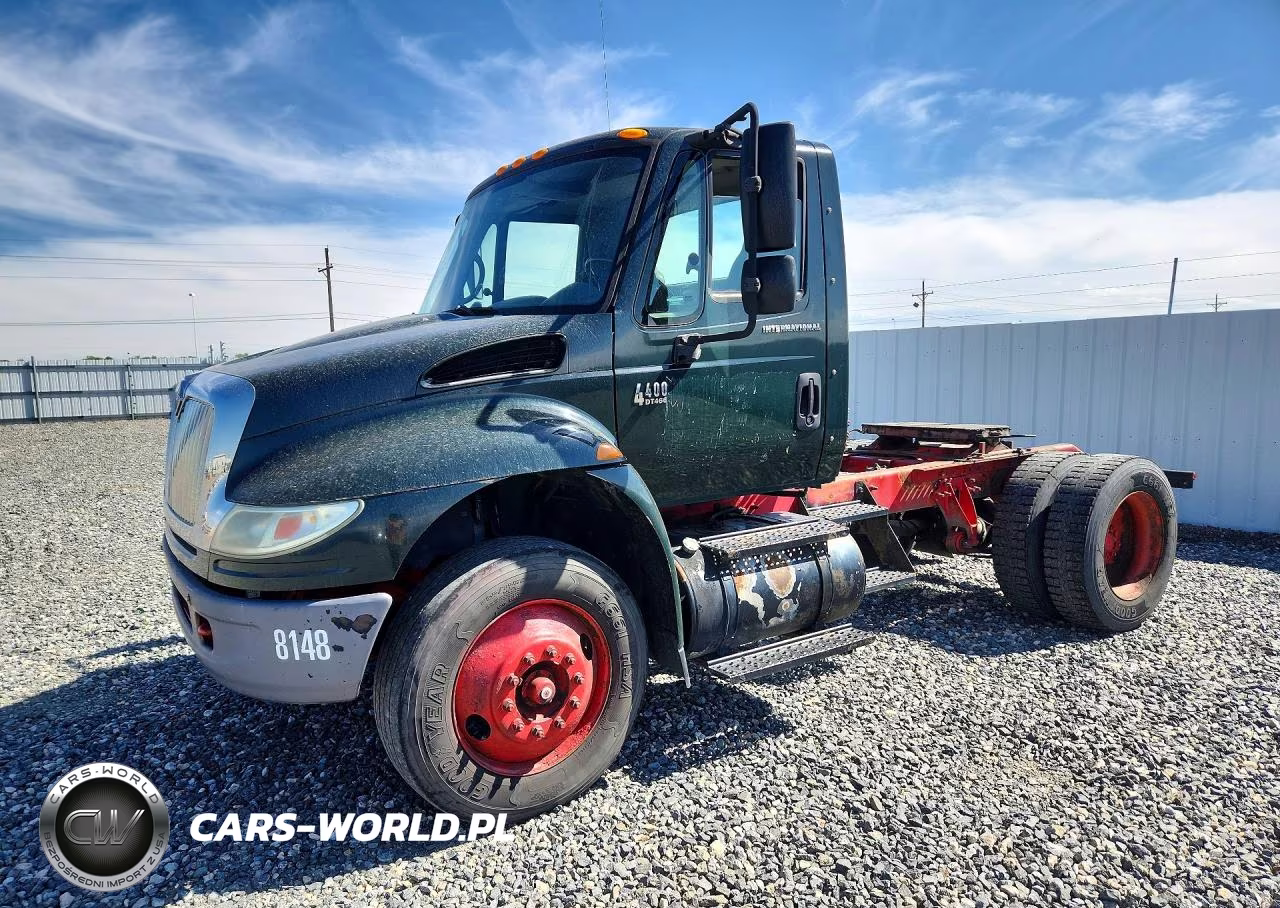 2007 International 4000 4400 - Semi Truck – zdjęcie 1 z 13