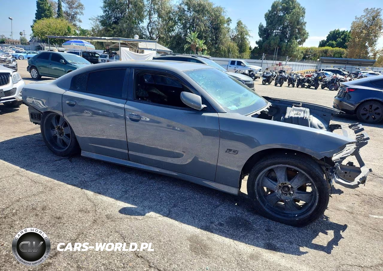 2019 Dodge Charger Scat Pack VIN:2C3CDXGJ6KH692373 - 4