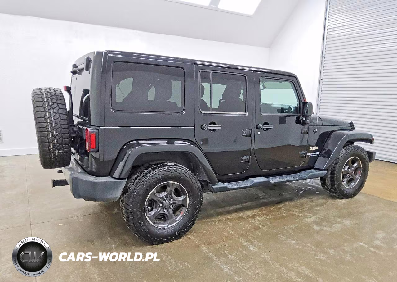 2013 Jeep Wrangler Unlimited Sahara VIN:1C4BJWEG7DL655792 - 3