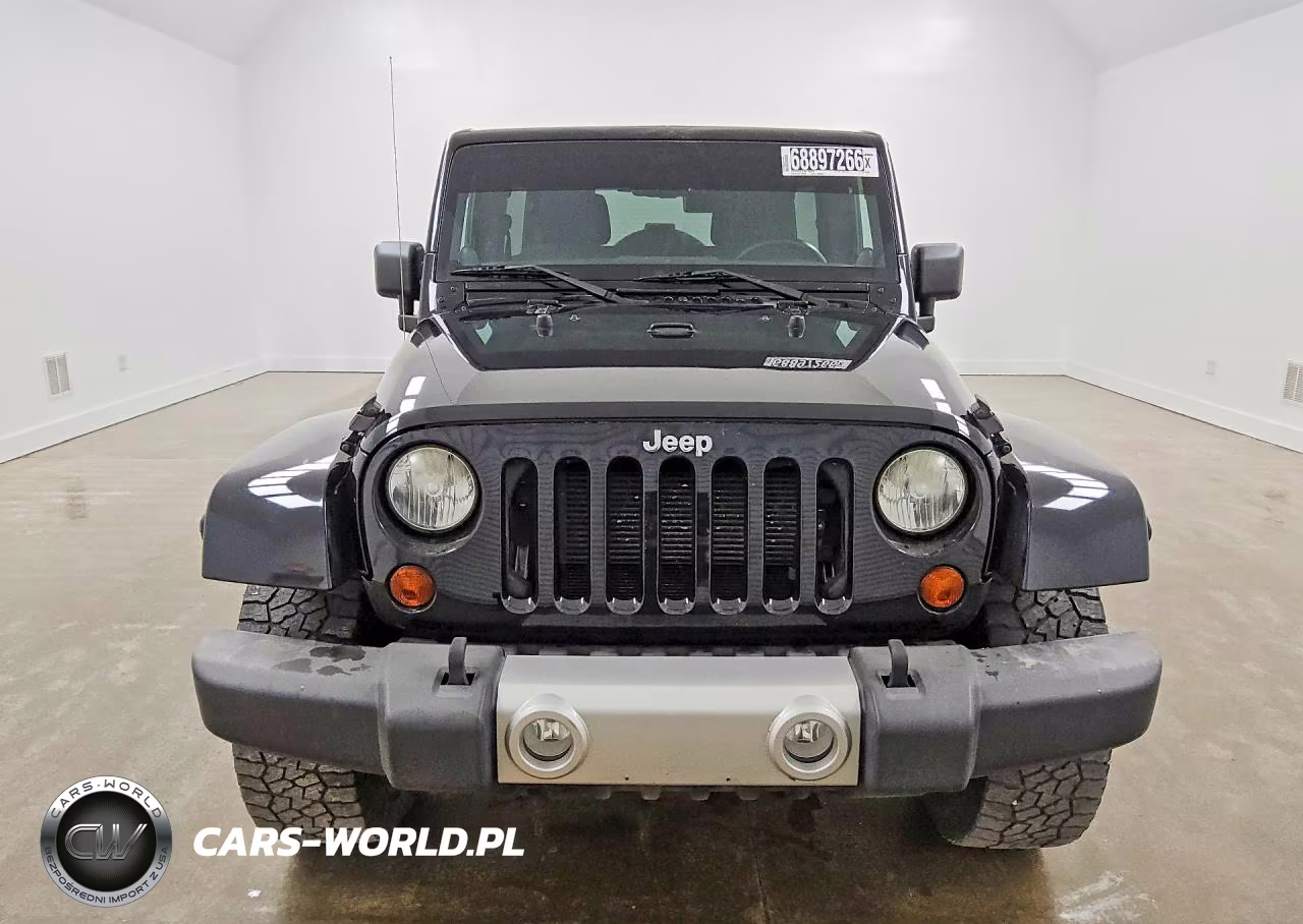 2013 Jeep Wrangler Unlimited Sahara VIN:1C4BJWEG7DL655792 - 5