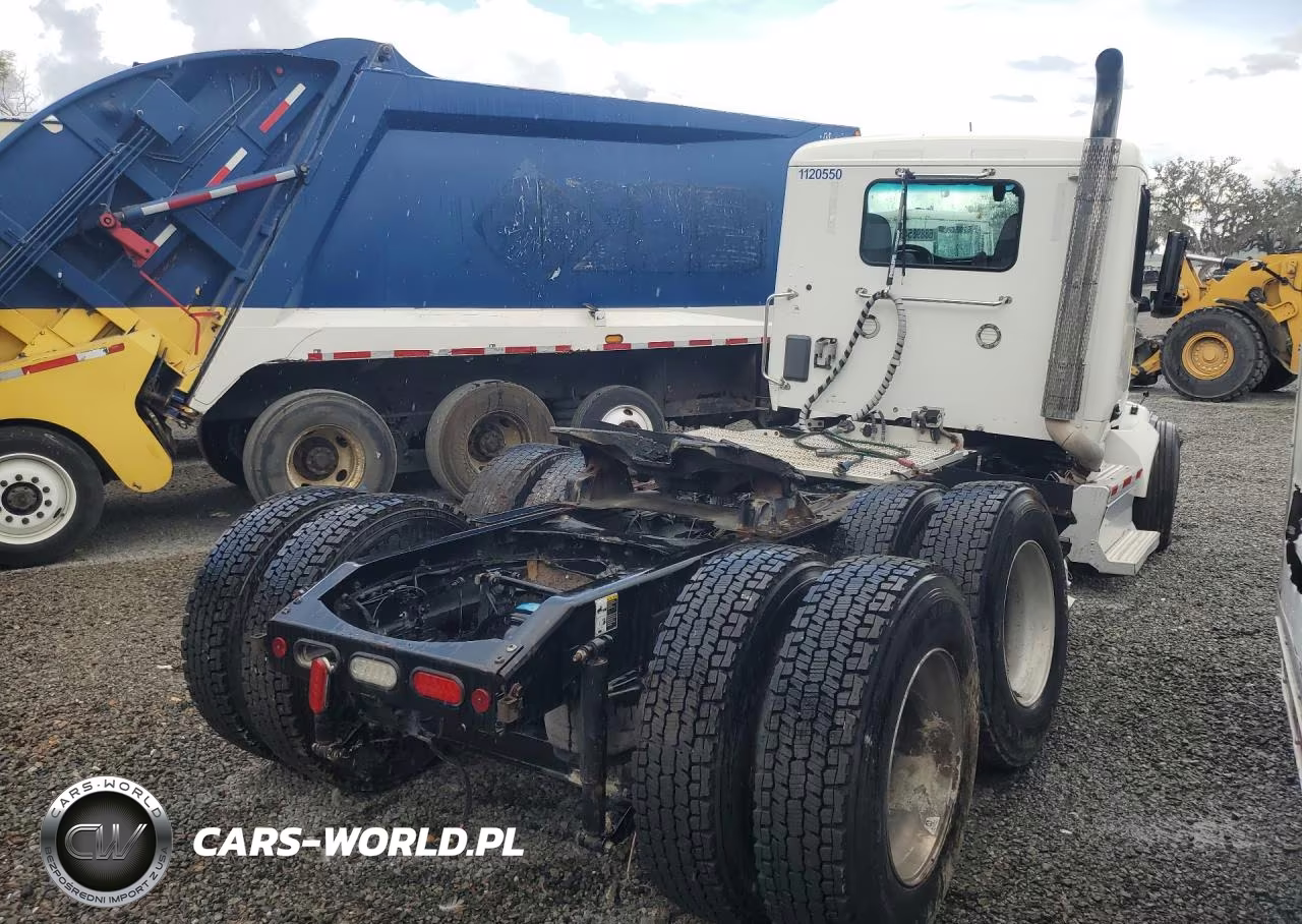 2013 Peterbilt 579 - Semi Truck VIN:1XPBDP9X0RD664115 - 3