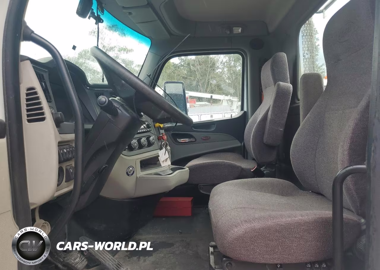 2013 Peterbilt 579 - Semi Truck VIN:1XPBDP9X0RD664115 - 7