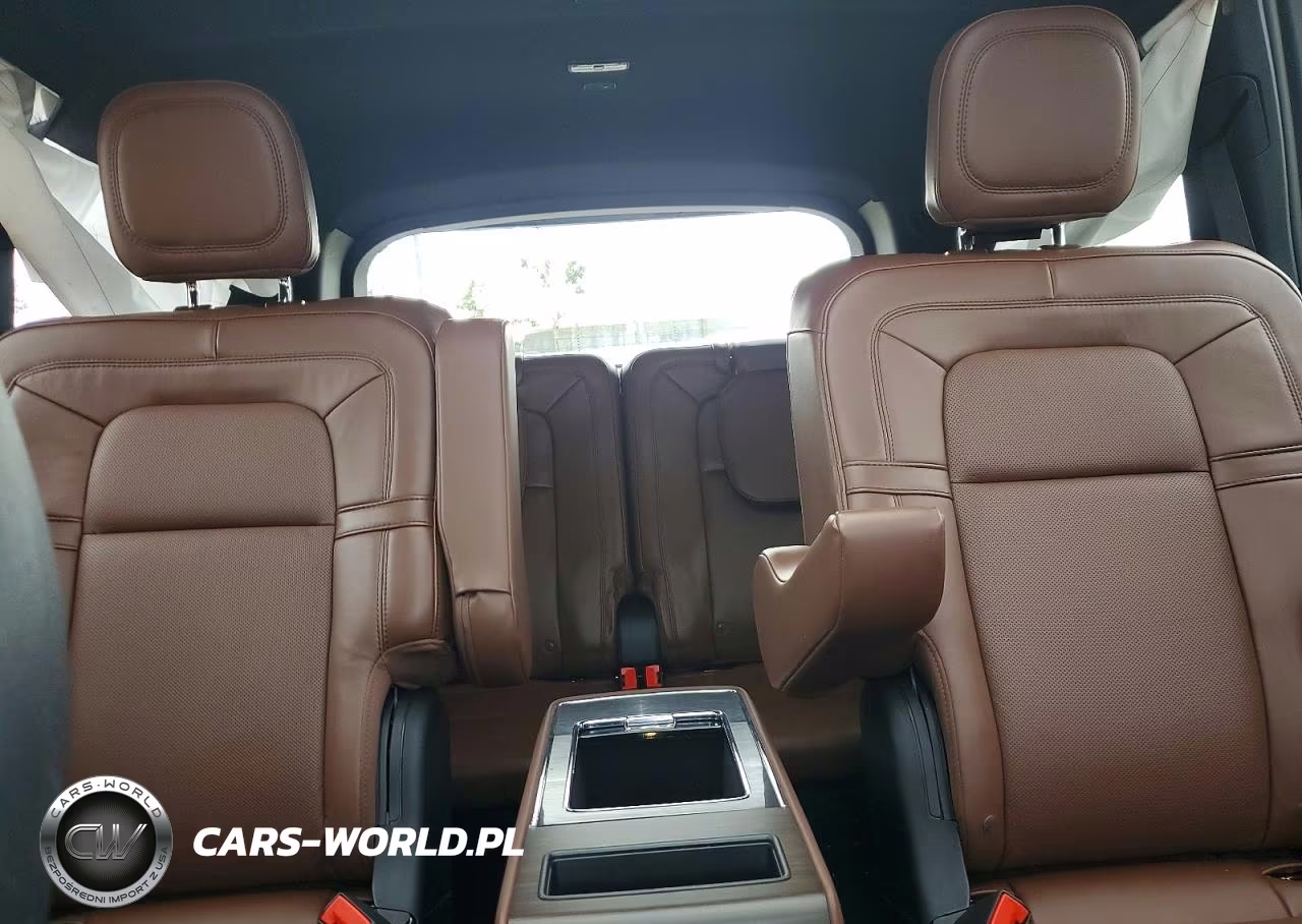 2025 Lincoln Aviator Reserve VIN:5LM5J7XCXSGL17069 - 10
