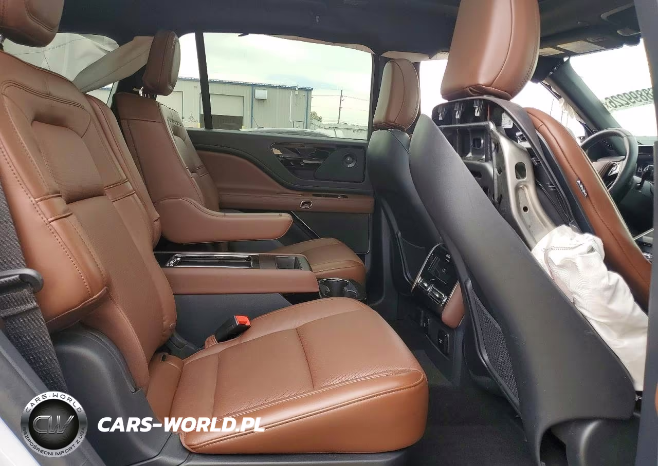 2025 Lincoln Aviator Reserve VIN:5LM5J7XCXSGL17069 - 11