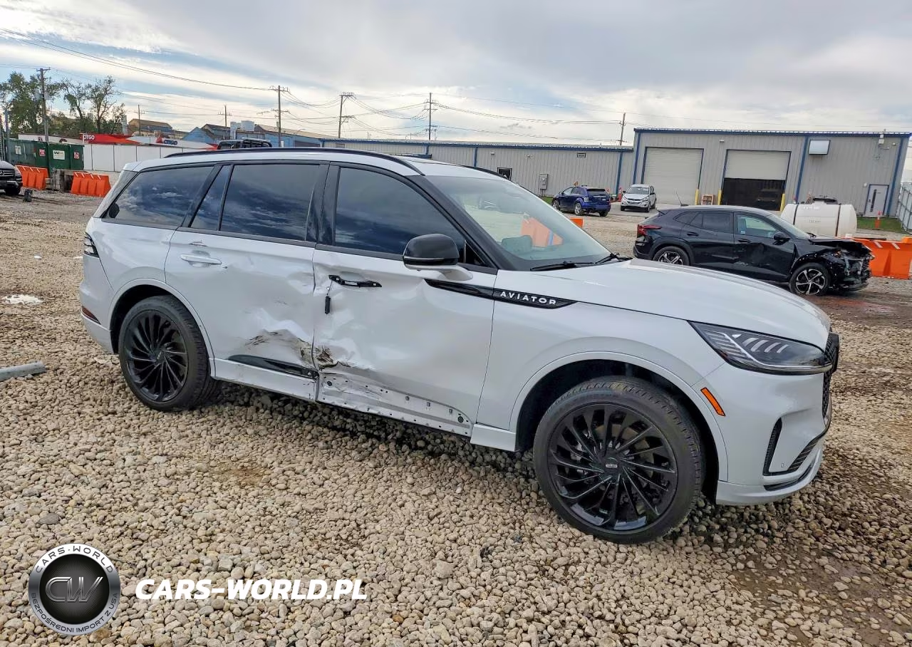 2025 Lincoln Aviator Reserve VIN:5LM5J7XCXSGL17069 - 4