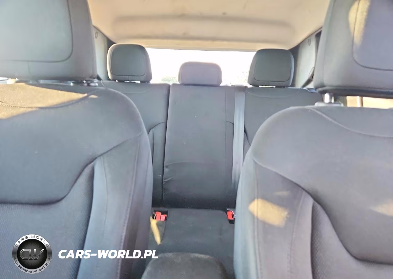 2018 Jeep Renegade Sport VIN:ZACCJBAH7JPG99424 - 10