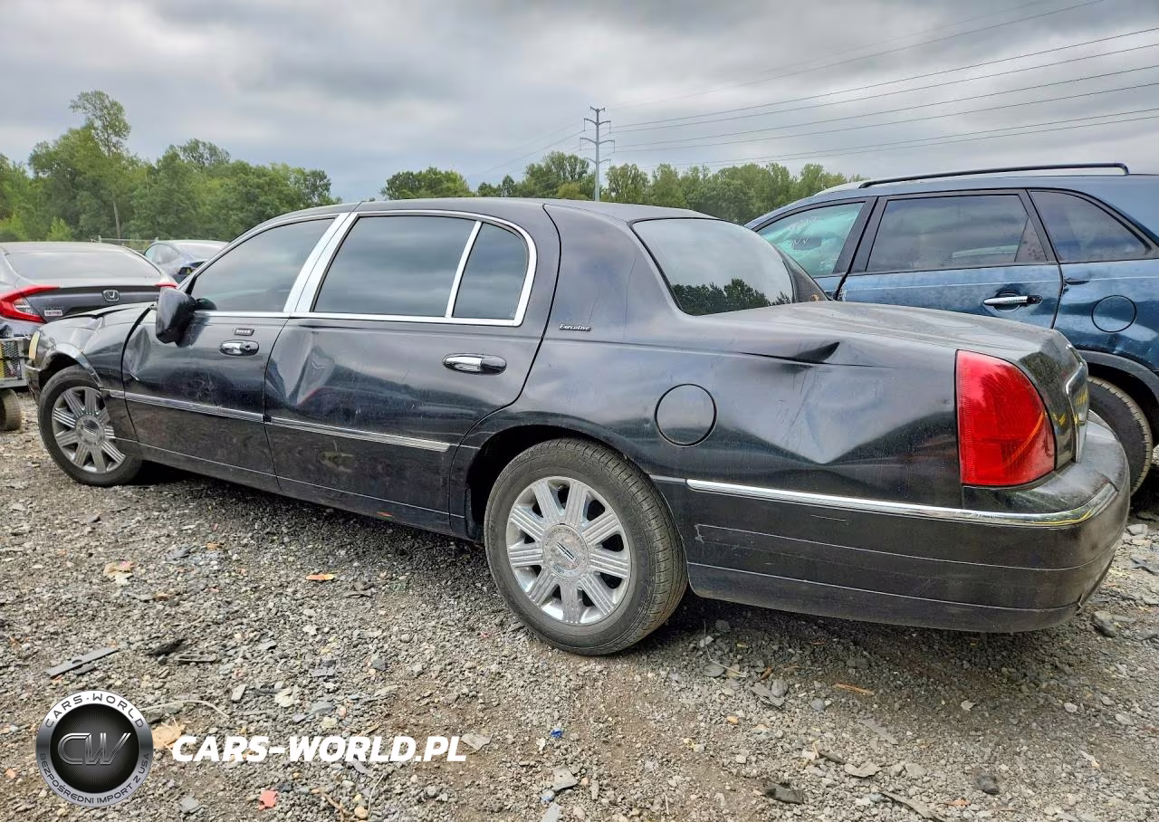 2006 Lincoln Town Car Executive L VIN:1LNHM84W26Y645971 - 2