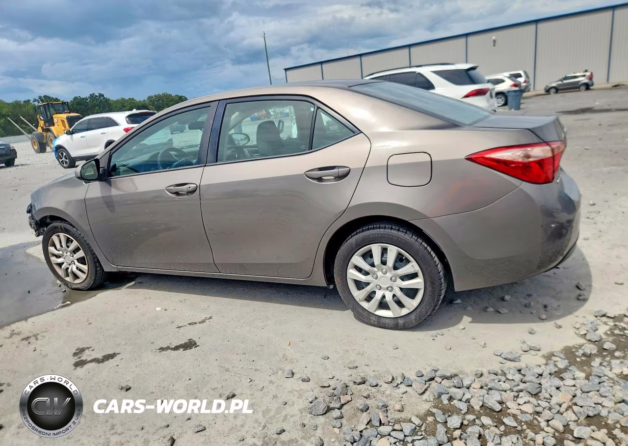 2017 Toyota Corolla Le VIN:2T1BURHE7HC886532 - 2