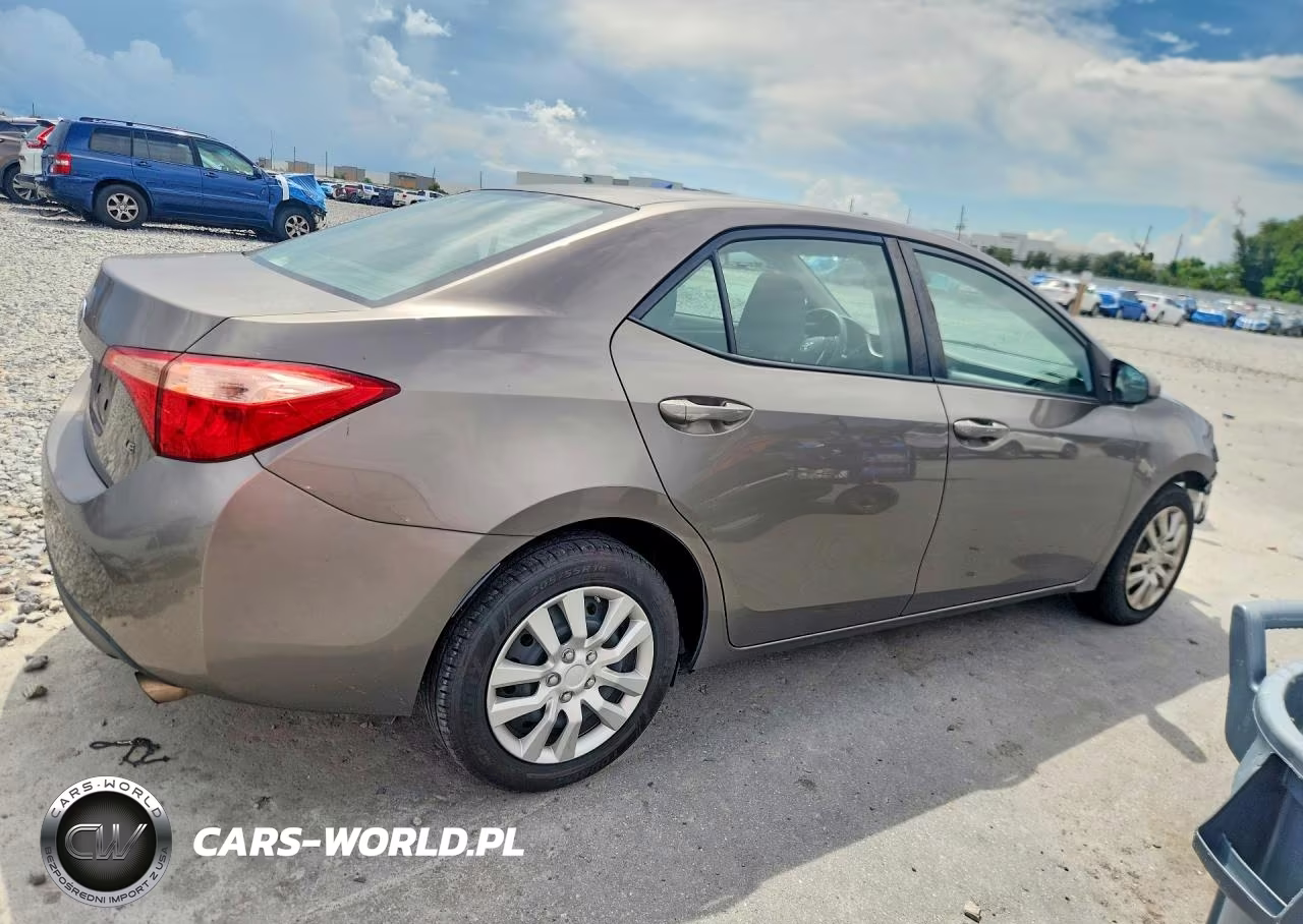 2017 Toyota Corolla Le VIN:2T1BURHE7HC886532 - 3