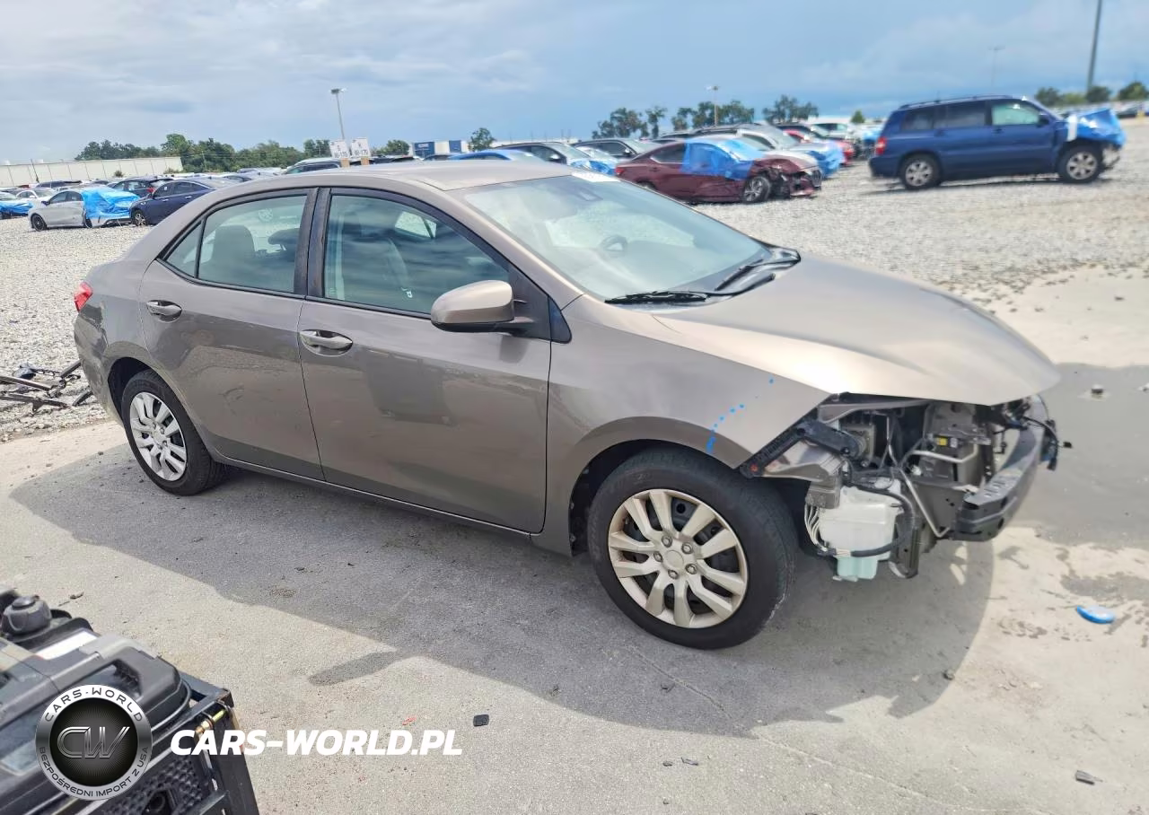 2017 Toyota Corolla Le VIN:2T1BURHE7HC886532 - 4