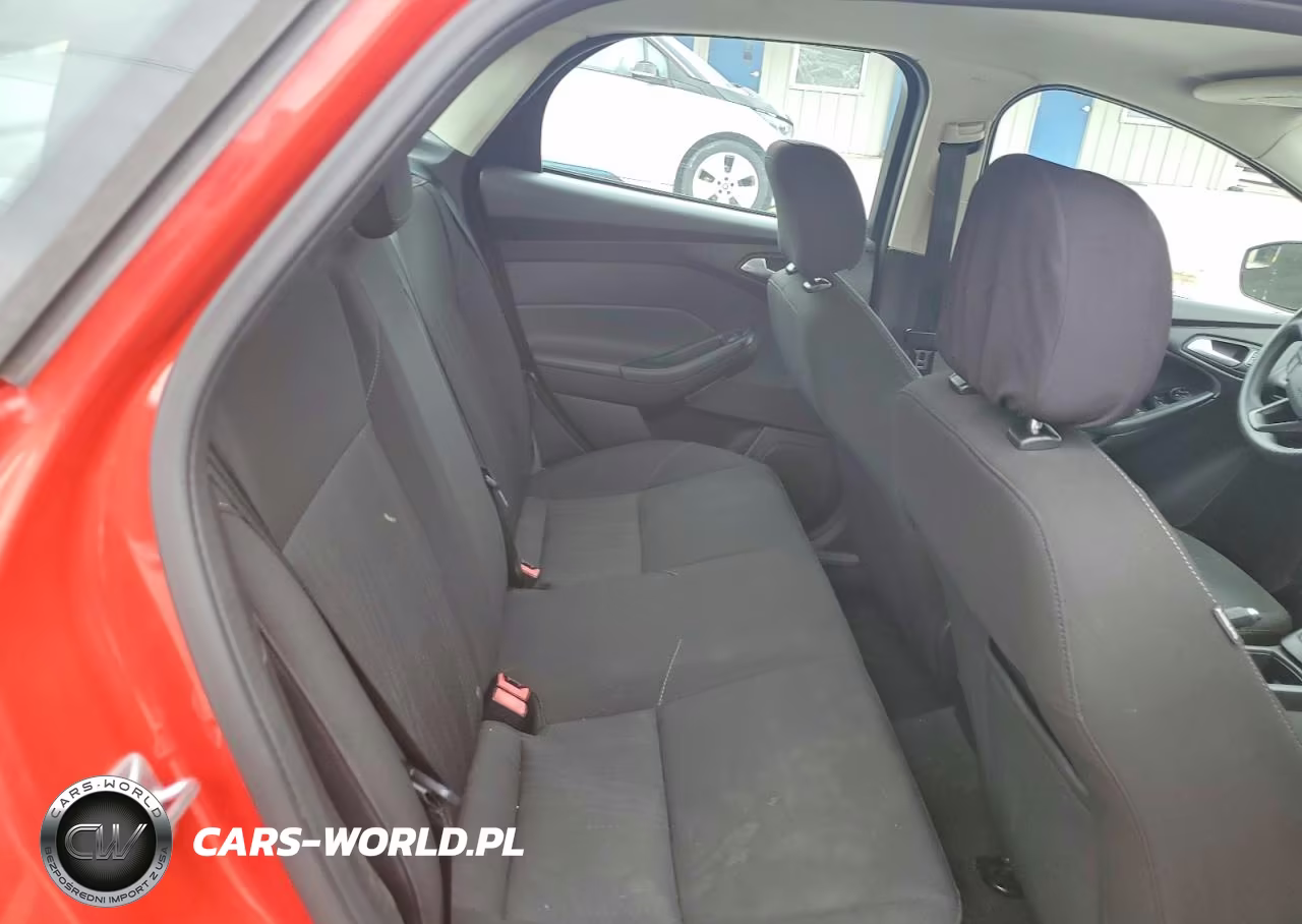 2016 Ford Focus Se VIN:1FADP3F26GL286068 - 10