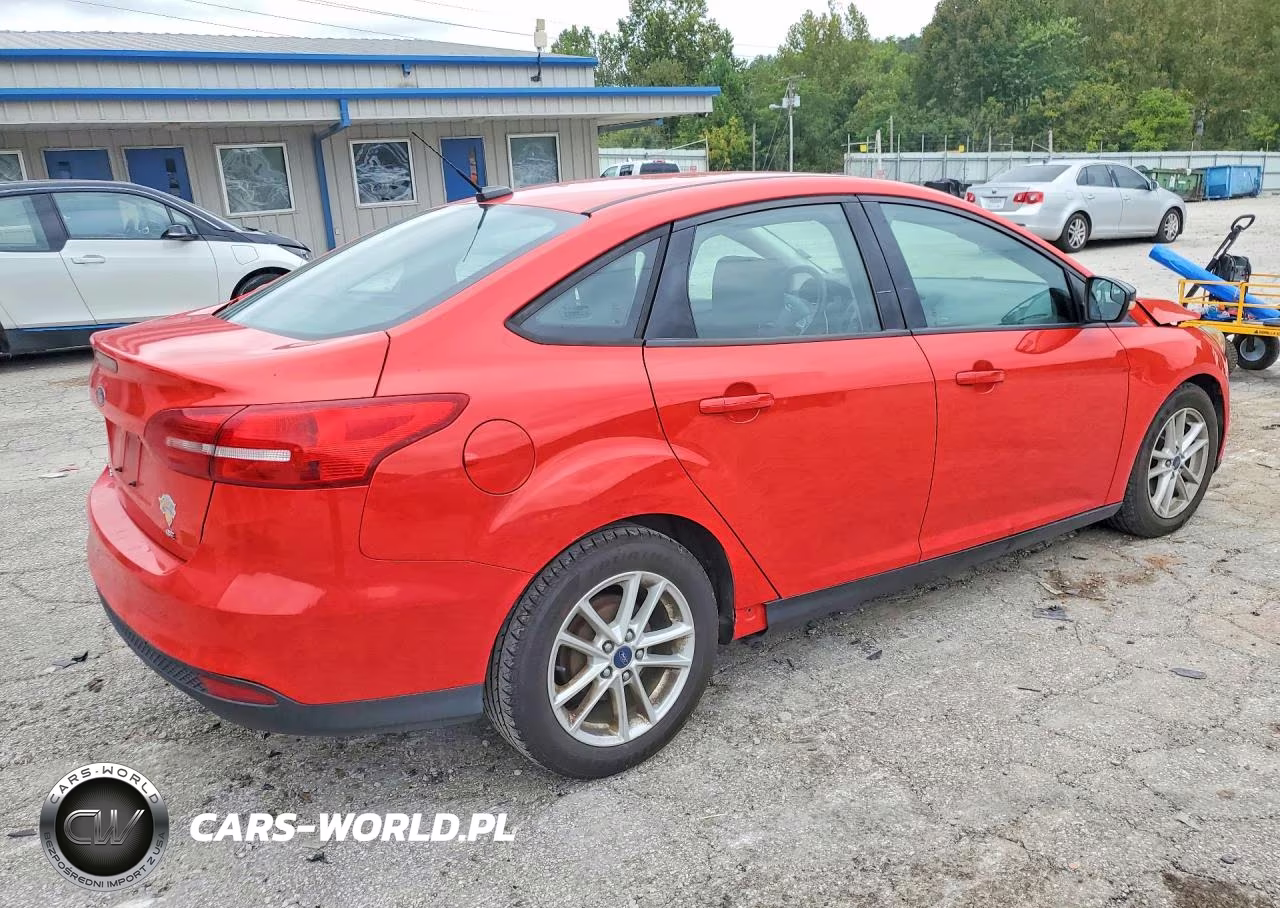 2016 Ford Focus Se VIN:1FADP3F26GL286068 - 3