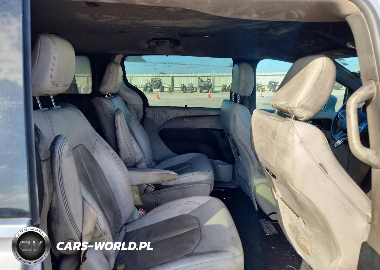 2021 Chrysler Pacifica Hybrid Touring L VIN:2C4RC1L76MR594084 - 10