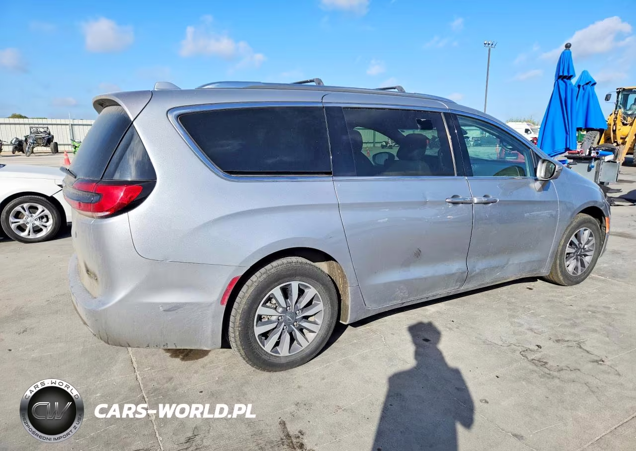 2021 Chrysler Pacifica Hybrid Touring L VIN:2C4RC1L76MR594084 - 3