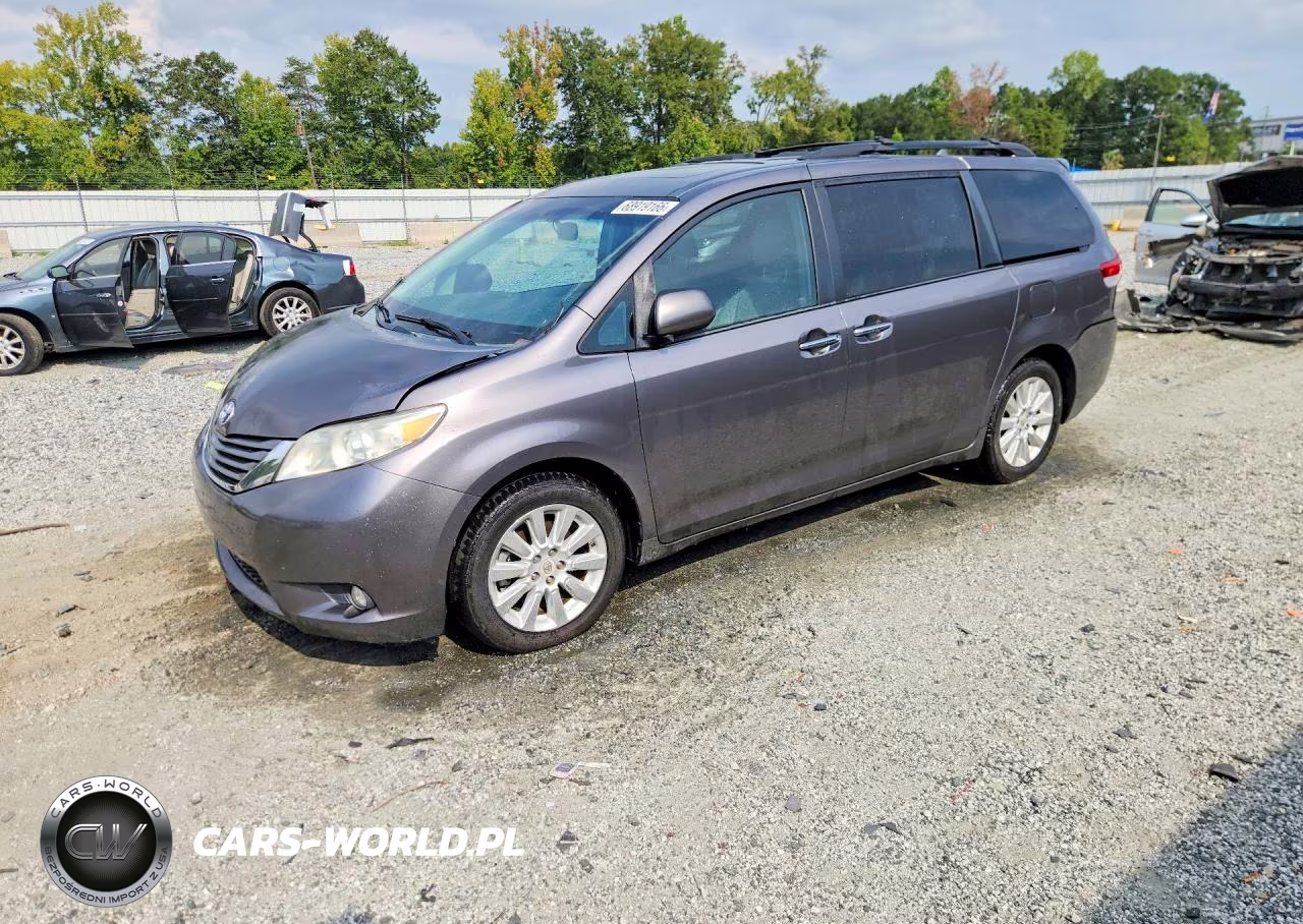 2012 Toyota Sienna Xle 7-Passenger – zdjęcie 1 z 13
