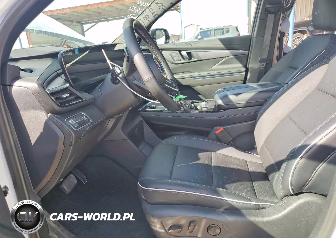 2026 Buick Enclave Sport Touring VIN:5GAERBKS5TJ241185 - 7
