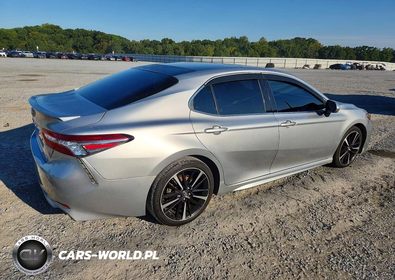 2018 Toyota Camry Xse VIN:4T1B61HK8JU511562 - 3