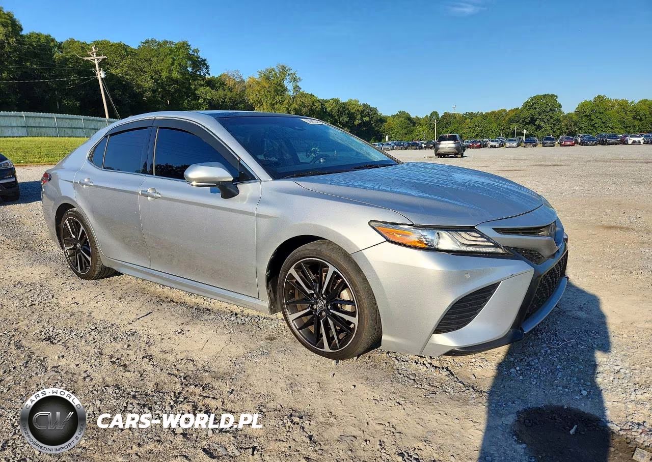 2018 Toyota Camry Xse VIN:4T1B61HK8JU511562 - 4