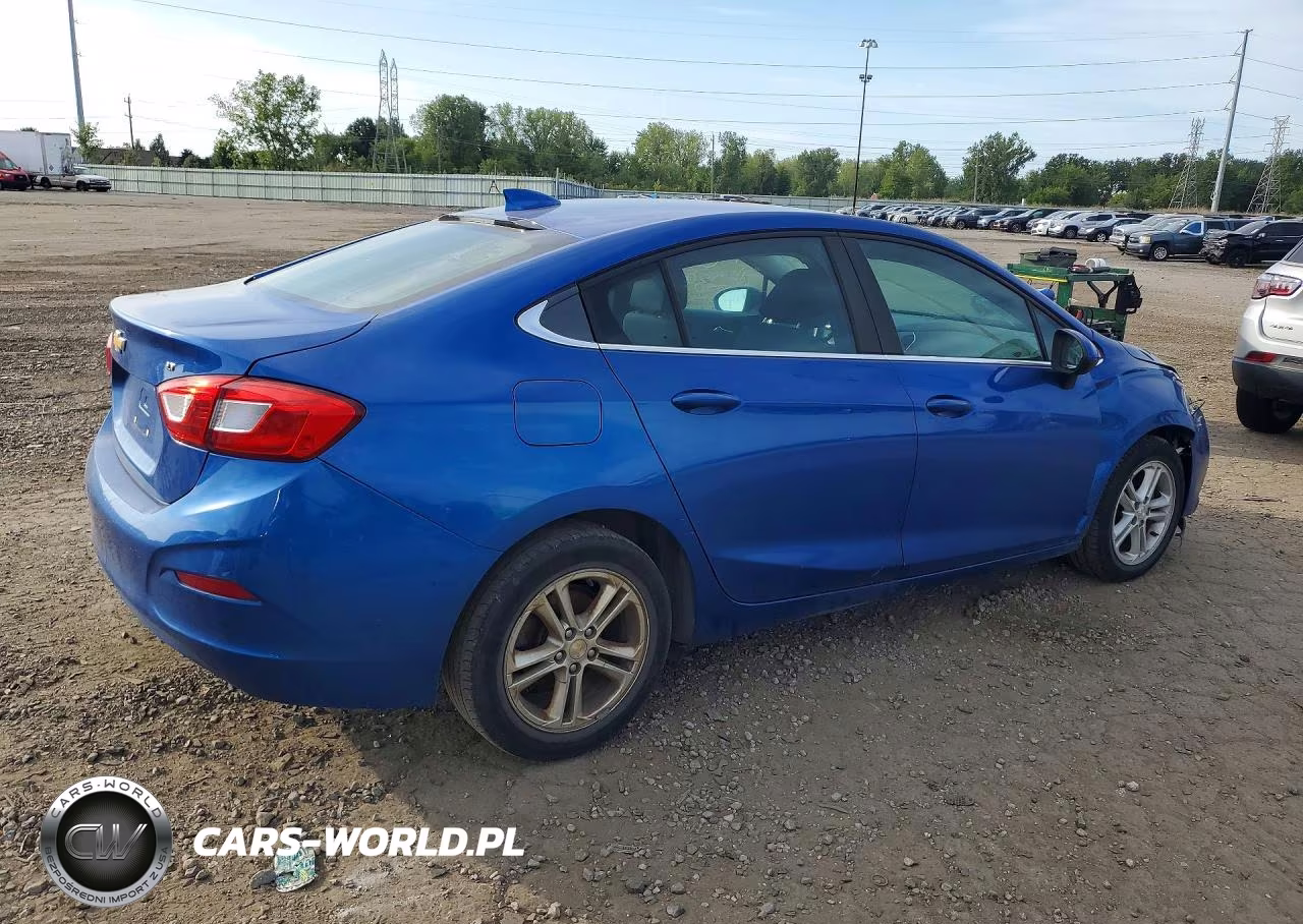 2018 Chevrolet Cruze Lt VIN:1G1BE5SM3J7239485 - 3