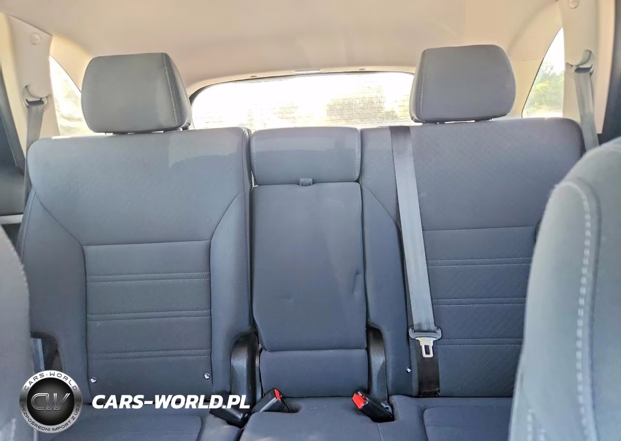 2018 Kia Sorento L VIN:5XYPG4A39JG428705 - 10