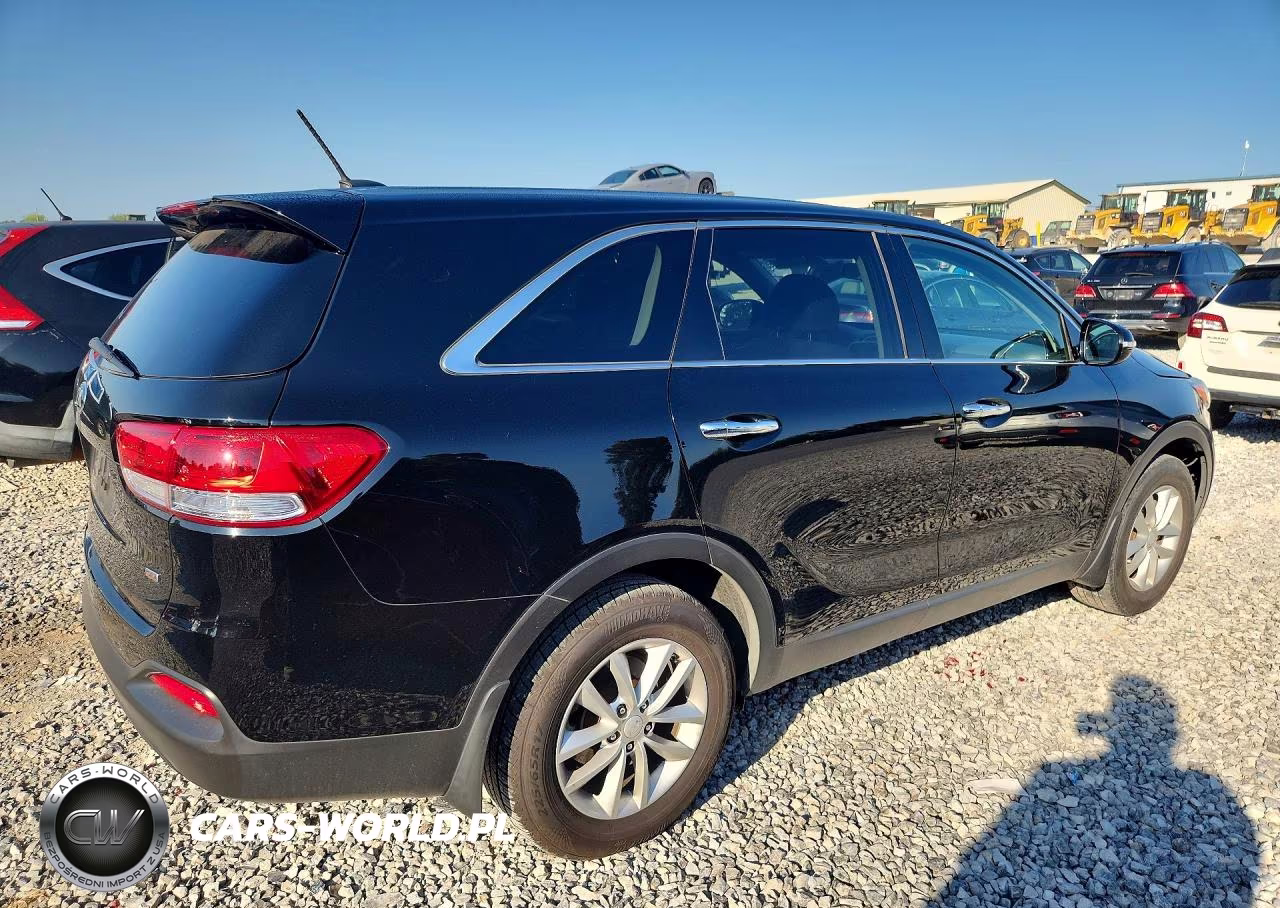 2018 Kia Sorento L VIN:5XYPG4A39JG428705 - 3