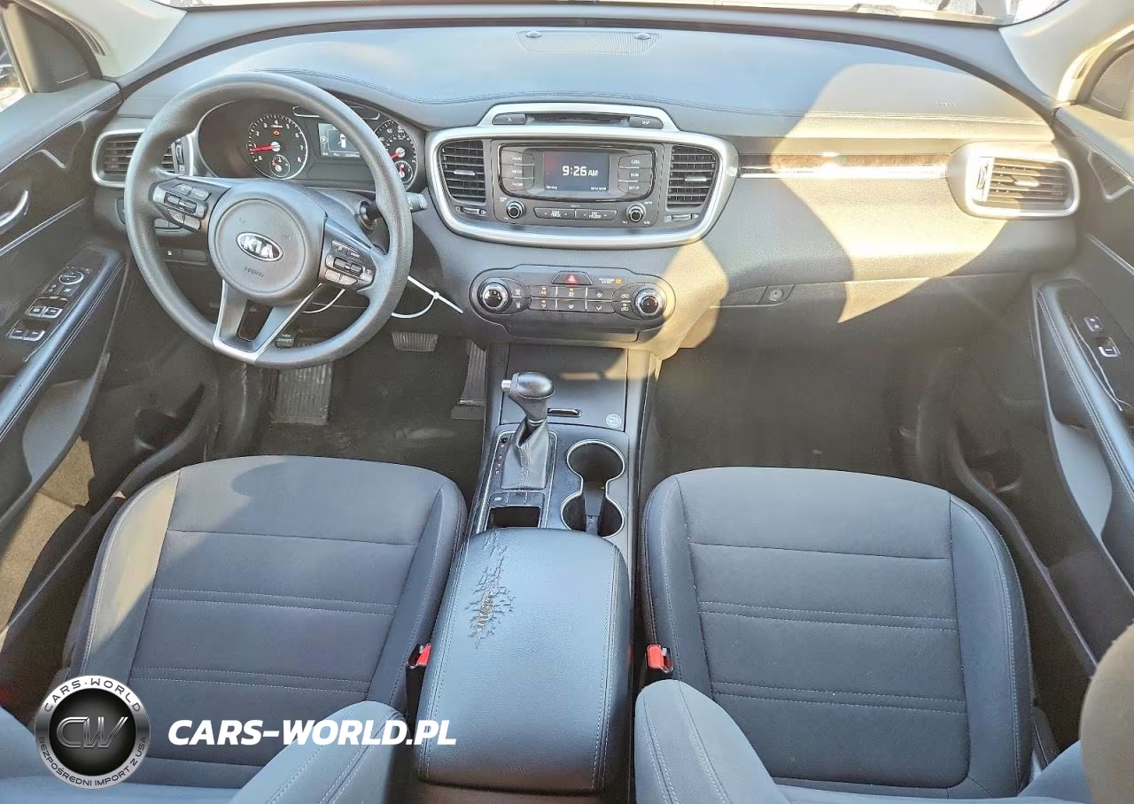 2018 Kia Sorento L VIN:5XYPG4A39JG428705 - 8