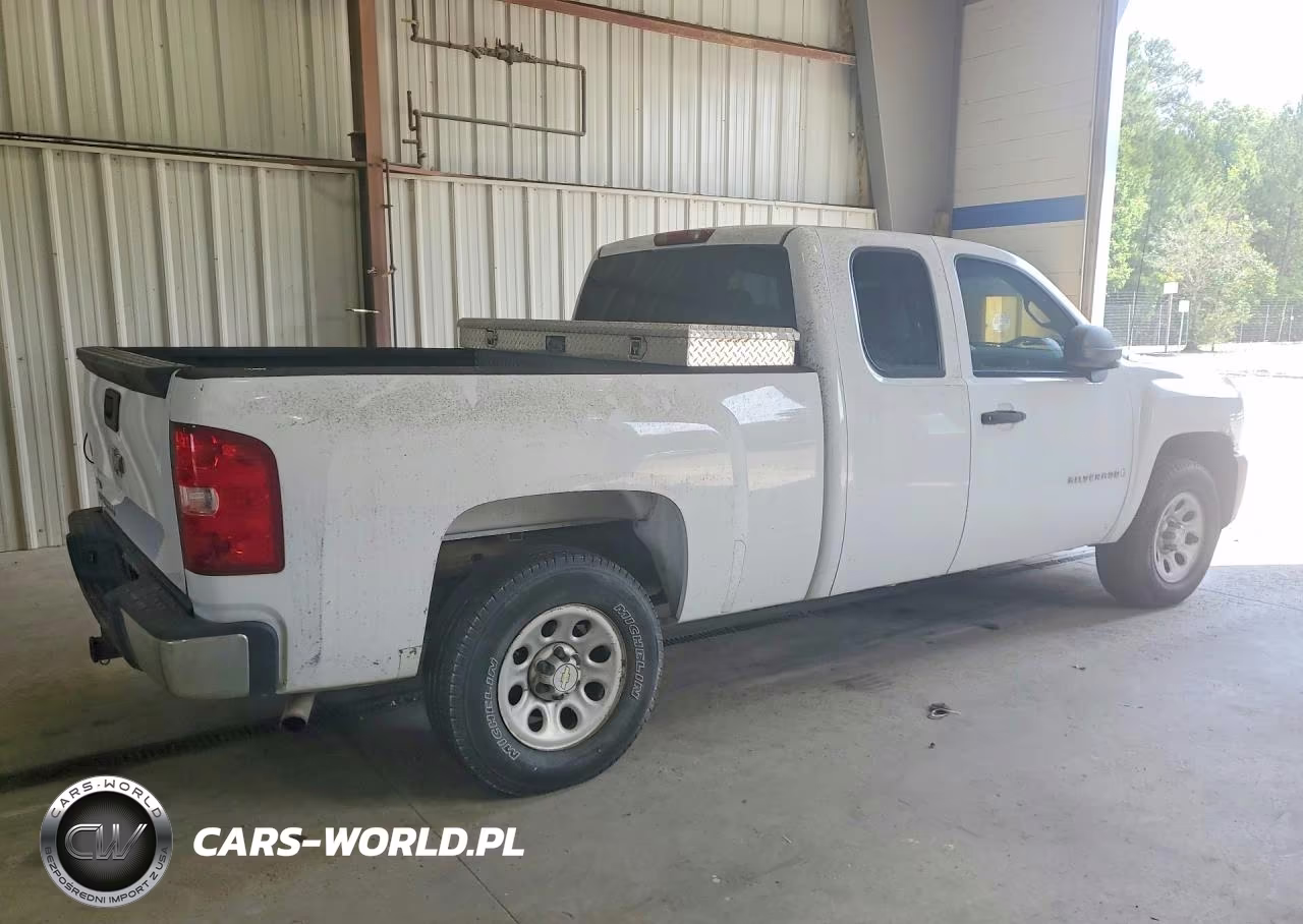 2008 Chevrolet Silverado C1500 VIN:2GCEC190481306883 - 3
