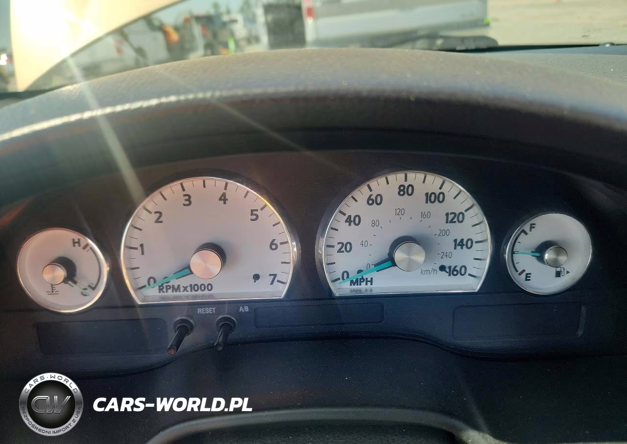 2005 Ford Thunderbird VIN:1FAHP60A15Y106787 - 9