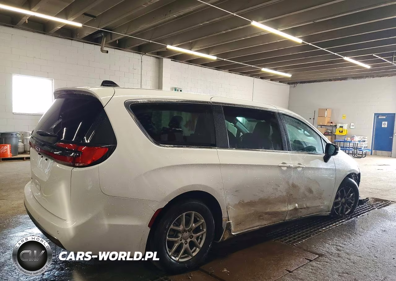 2027 Chrysler Pacifica Select VIN:2C4RC1BGXVR593023 - 3