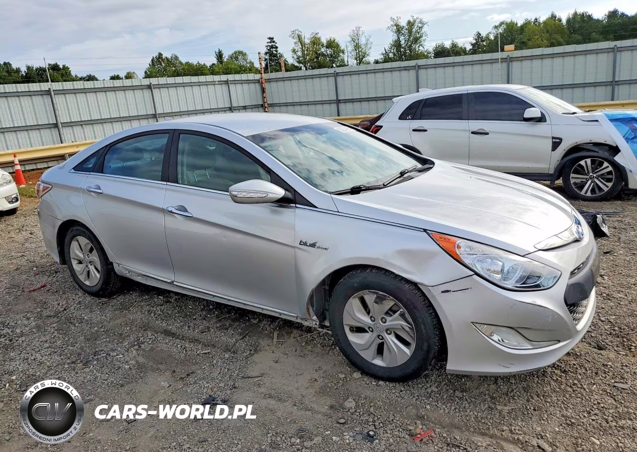2013 Hyundai Sonata Hybrid VIN:KMHEC4A43DA078970 - 4