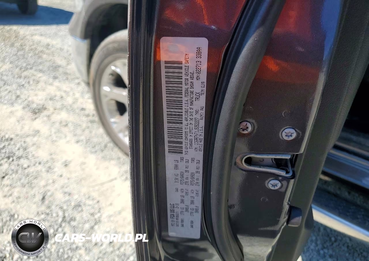 2018 Ram 1500 Laramie VIN:1C6RR7NT1JS262227 - 12