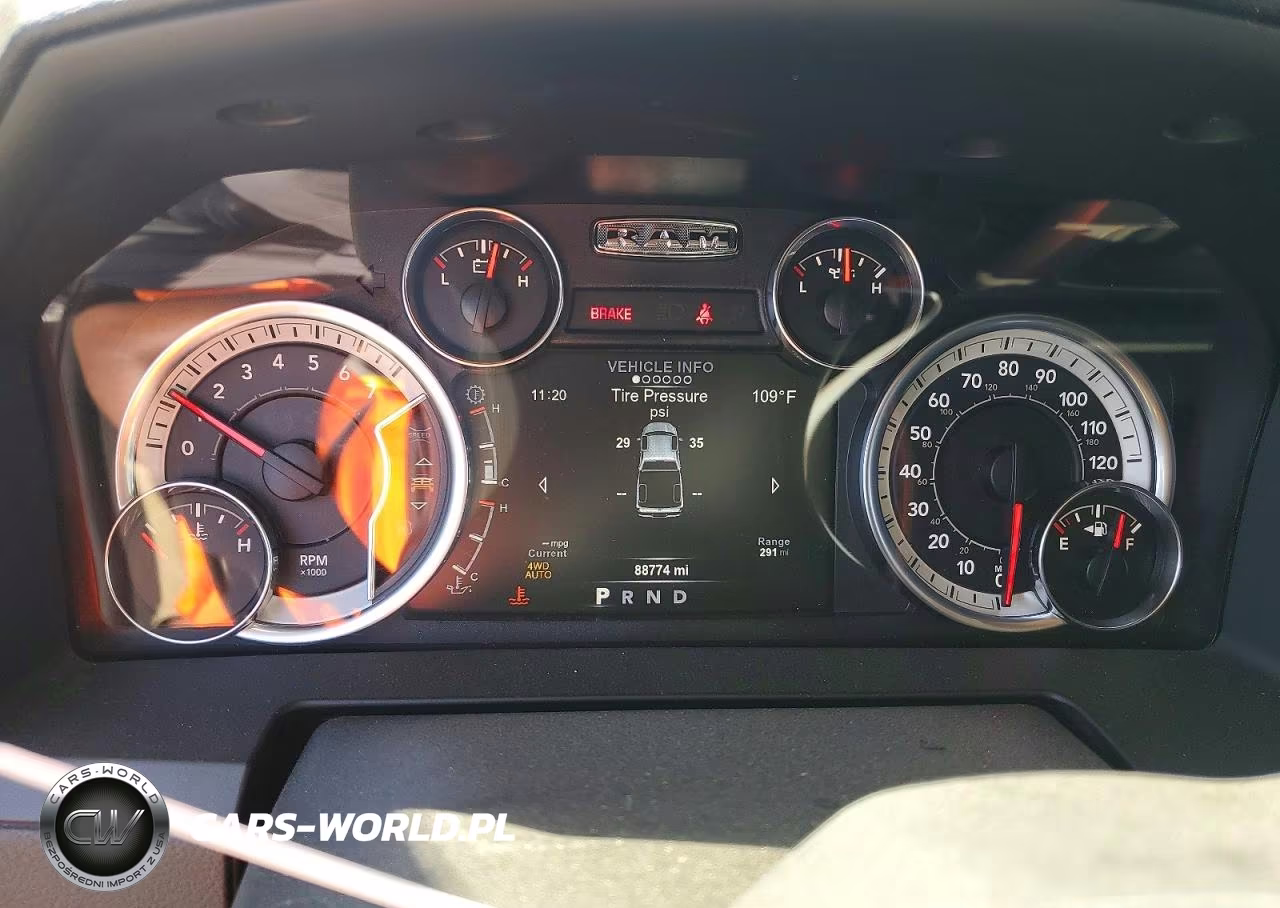 2018 Ram 1500 Laramie VIN:1C6RR7NT1JS262227 - 9