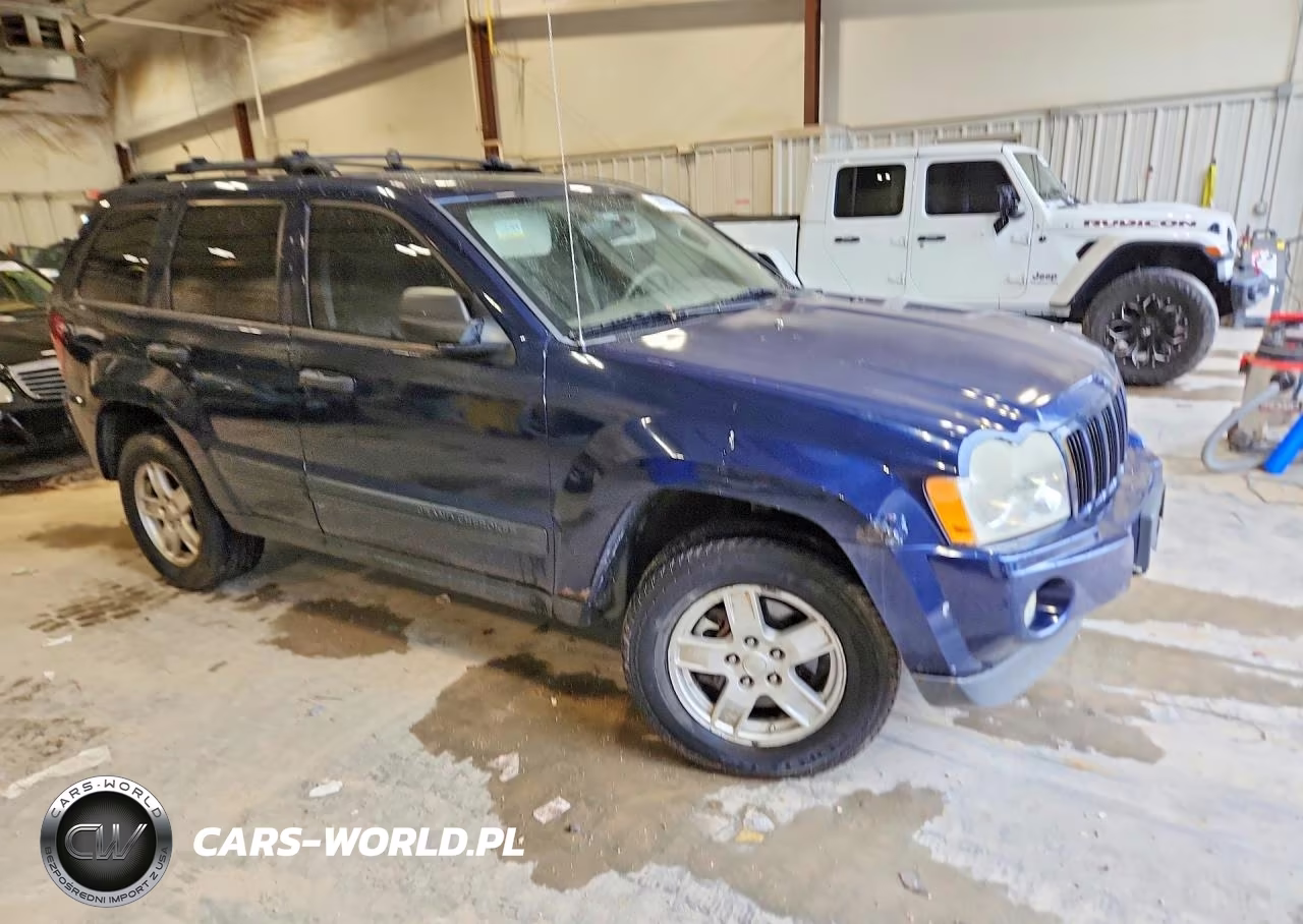 2005 Jeep Grand Cherokee Laredo VIN:1J4GR48K55C512855 - 4