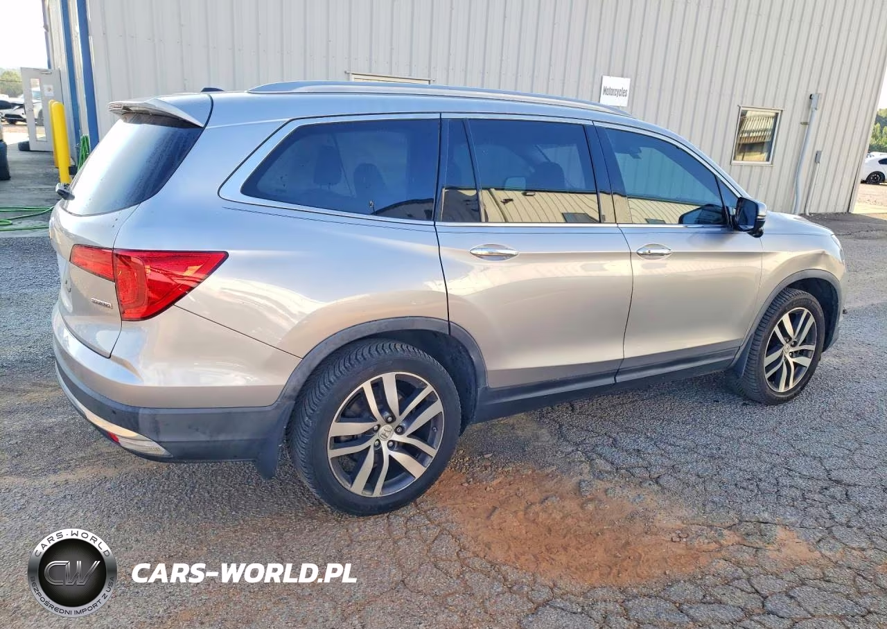 2017 Honda Pilot Touring VIN:5FNYF5H90HB005827 - 3