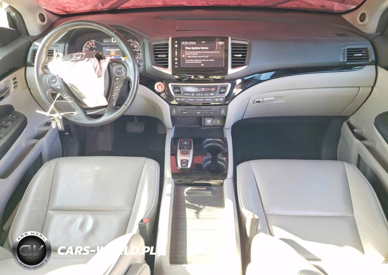 2017 Honda Pilot Touring VIN:5FNYF5H90HB005827 - 8