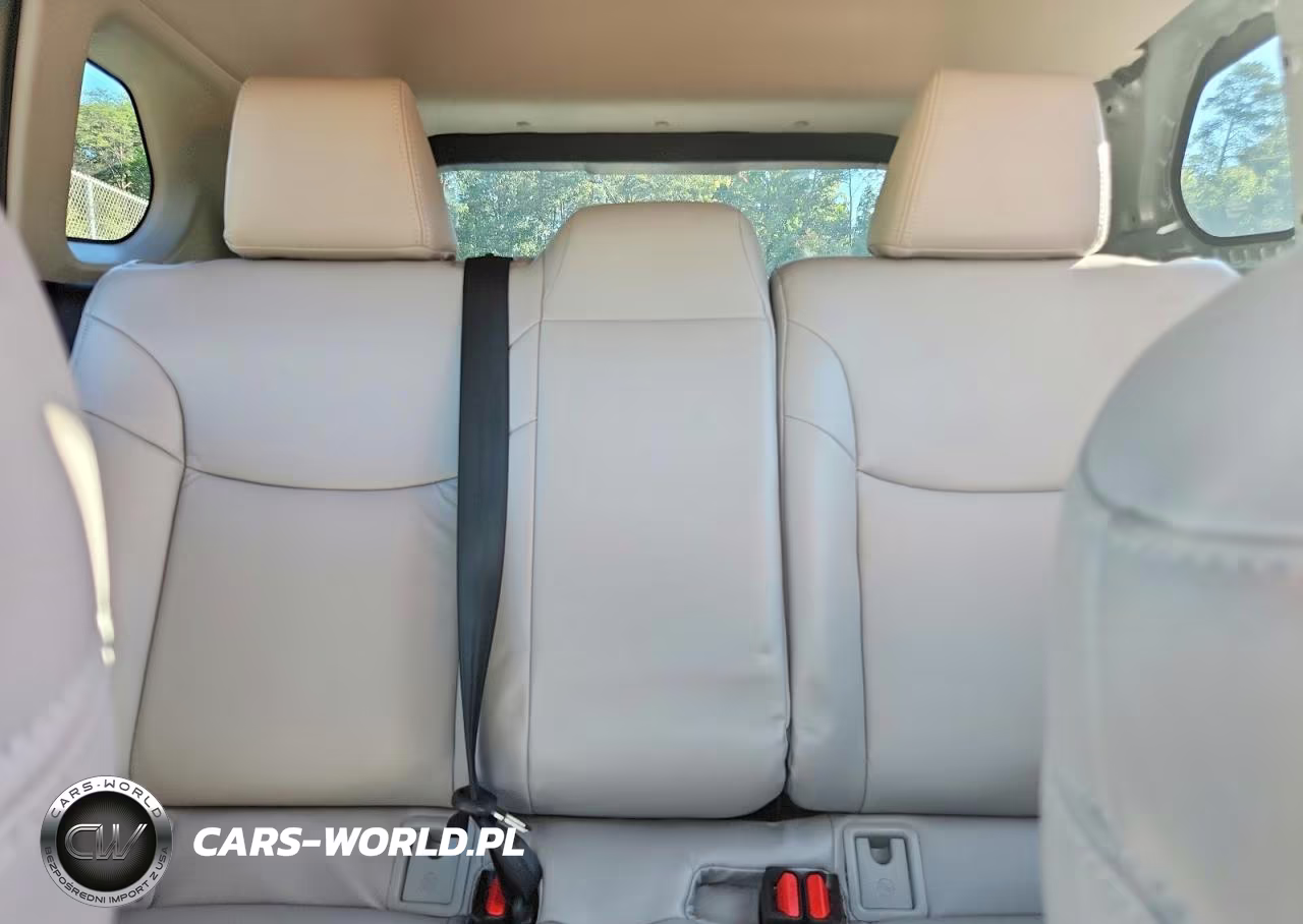 2024 Toyota Corolla Cross L VIN:7MUAAAAG2RV093784 - 10