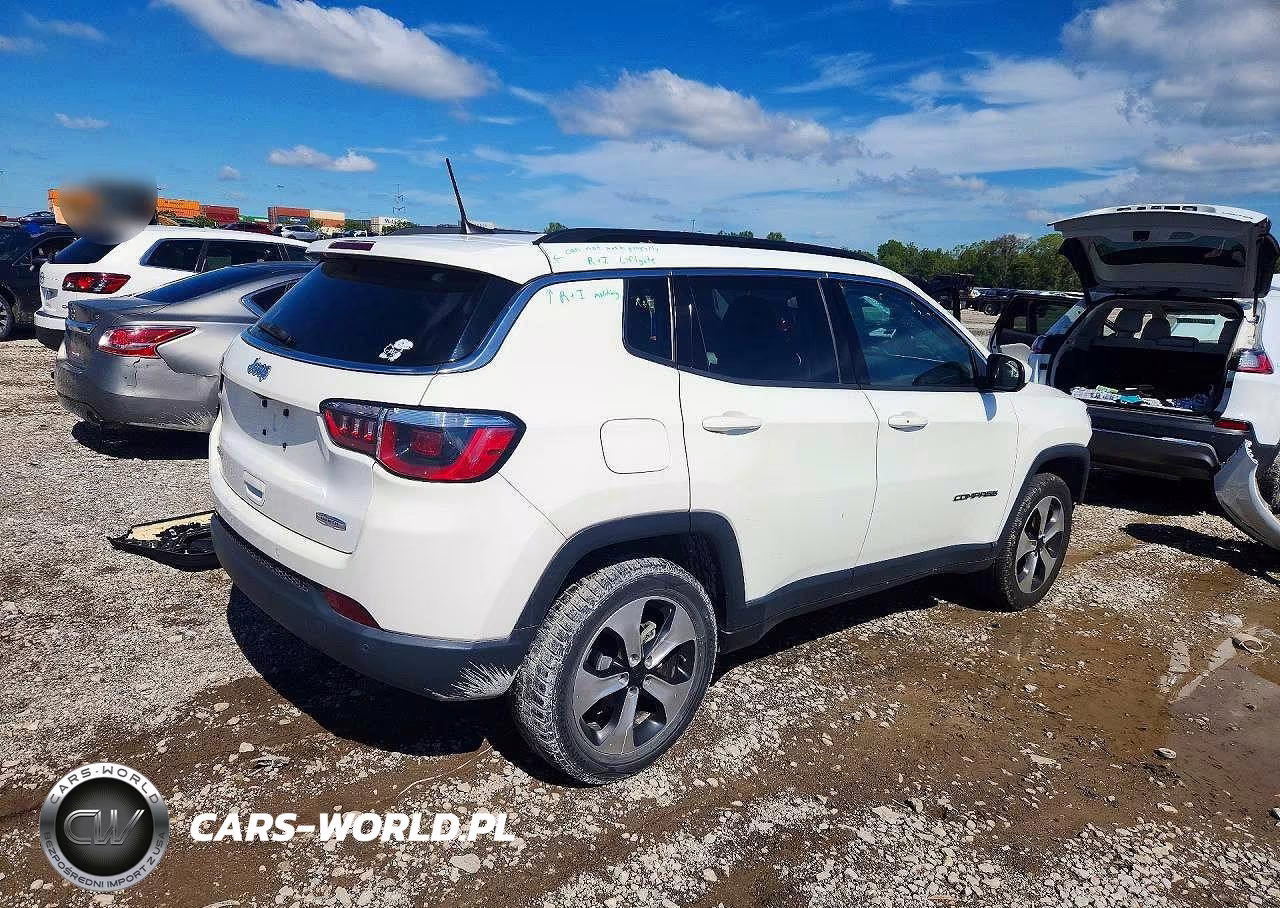 2018 Jeep Compass Latitude VIN:3C4NJDBB0JT179153 - 3