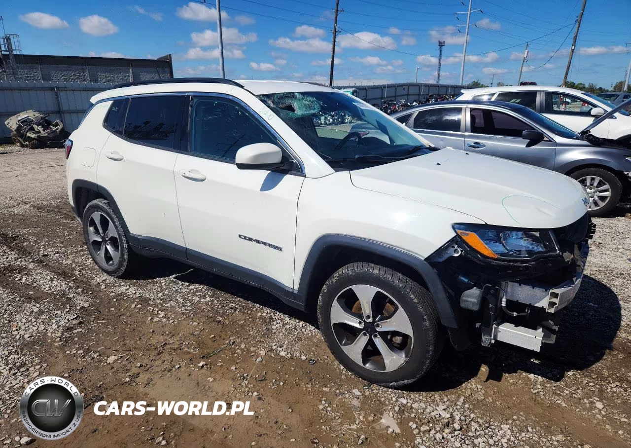 2018 Jeep Compass Latitude VIN:3C4NJDBB0JT179153 - 4