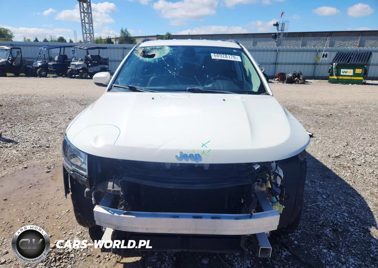 2018 Jeep Compass Latitude VIN:3C4NJDBB0JT179153 - 5