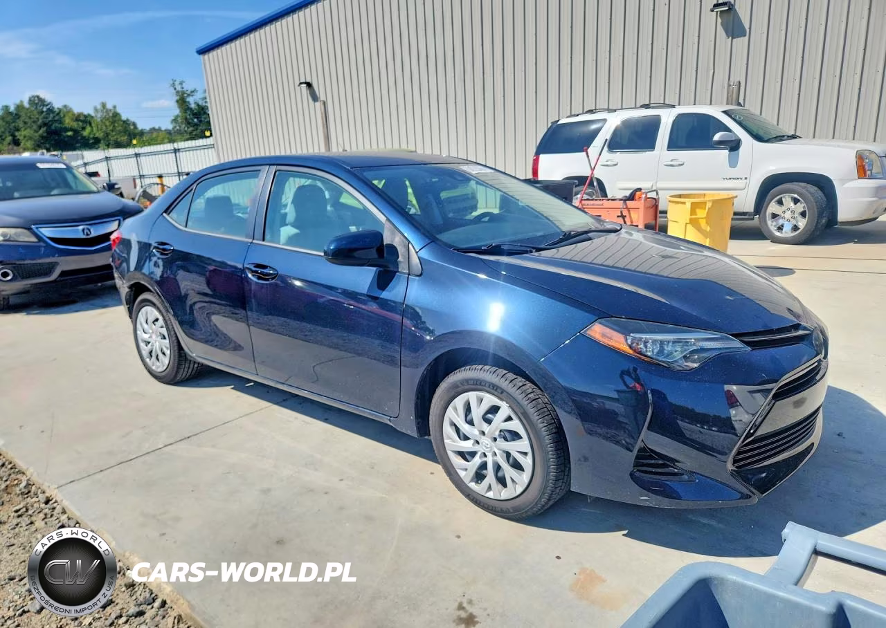 2018 Toyota Corolla Le VIN:5YFBURHE6JP819829 - 4