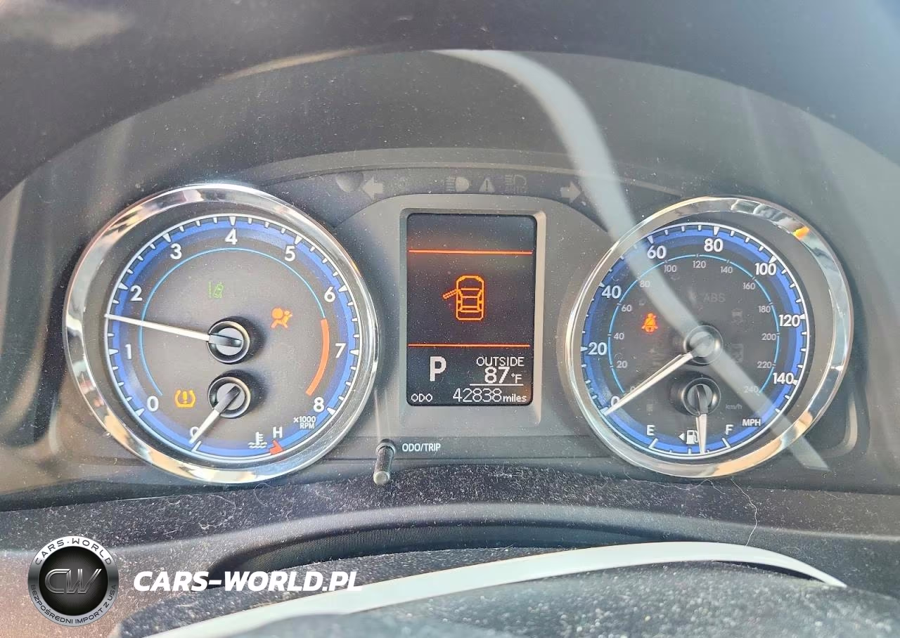2018 Toyota Corolla Le VIN:5YFBURHE6JP819829 - 9